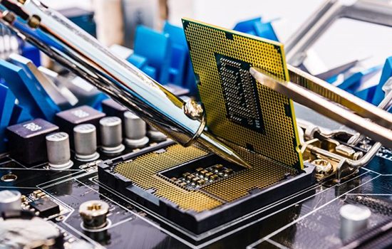 PC-550x350-comrepair-04